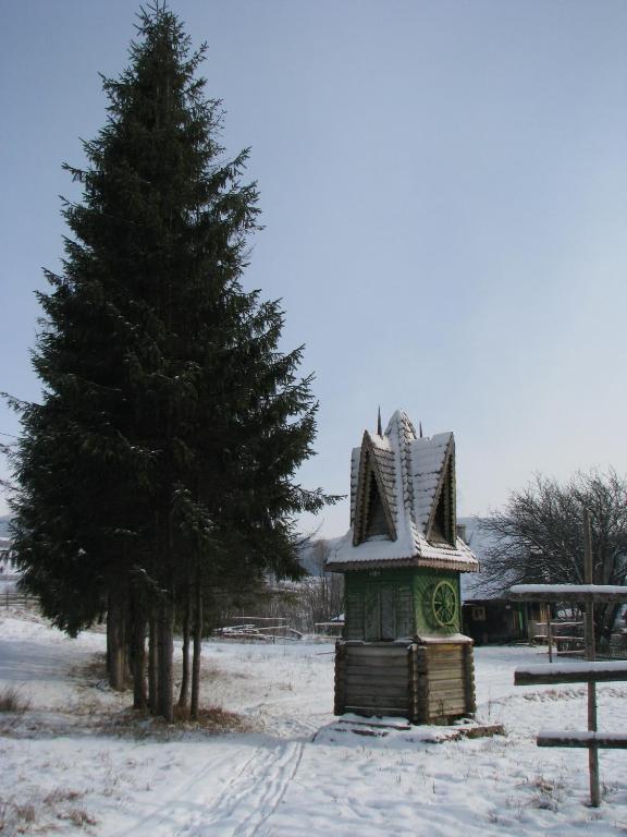 Ялинка Готель Vyškiv Exteriér fotografie