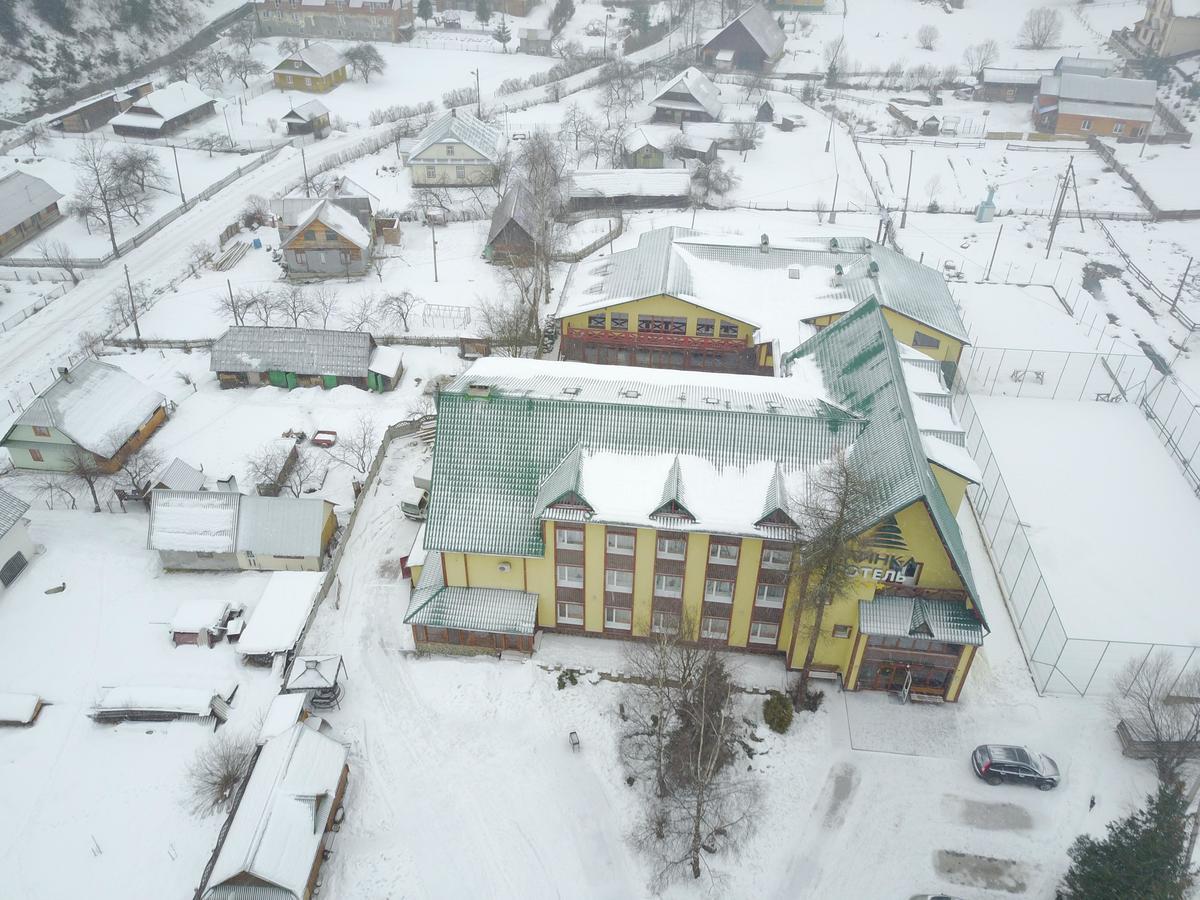 Ялинка Готель Vyškiv Exteriér fotografie
