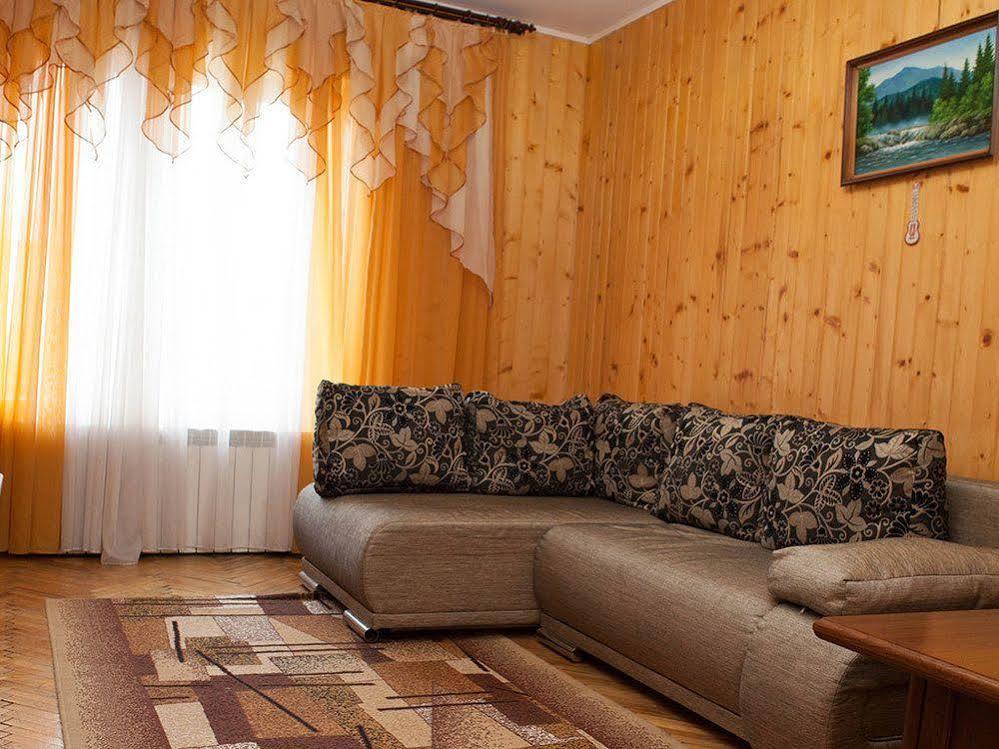 Ялинка Готель Vyškiv Exteriér fotografie